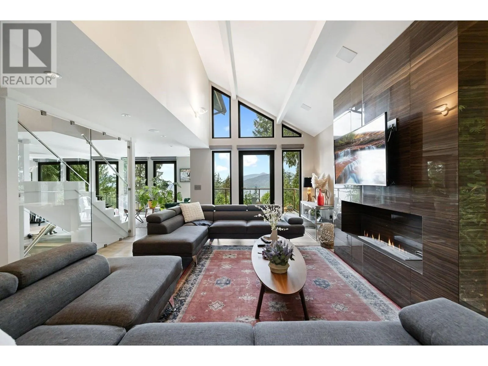 445 MOUNTAIN DRIVE