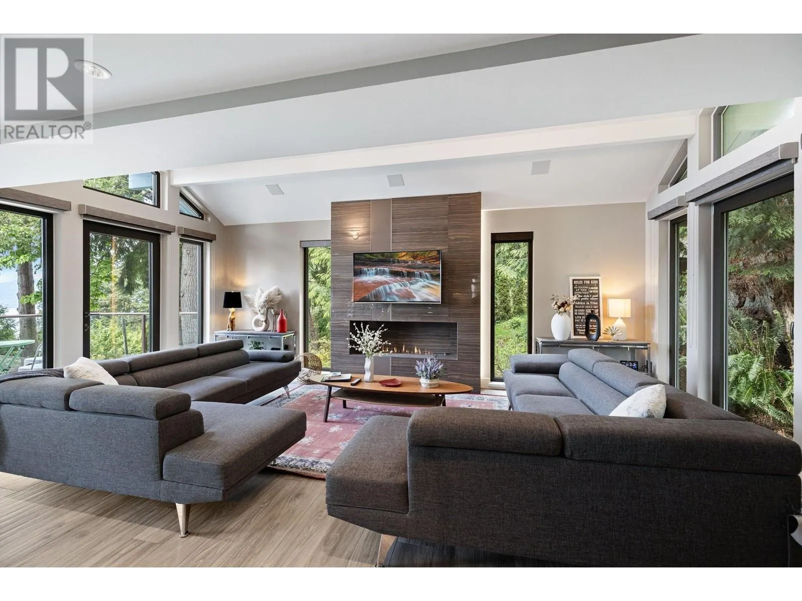 445 MOUNTAIN DRIVE
