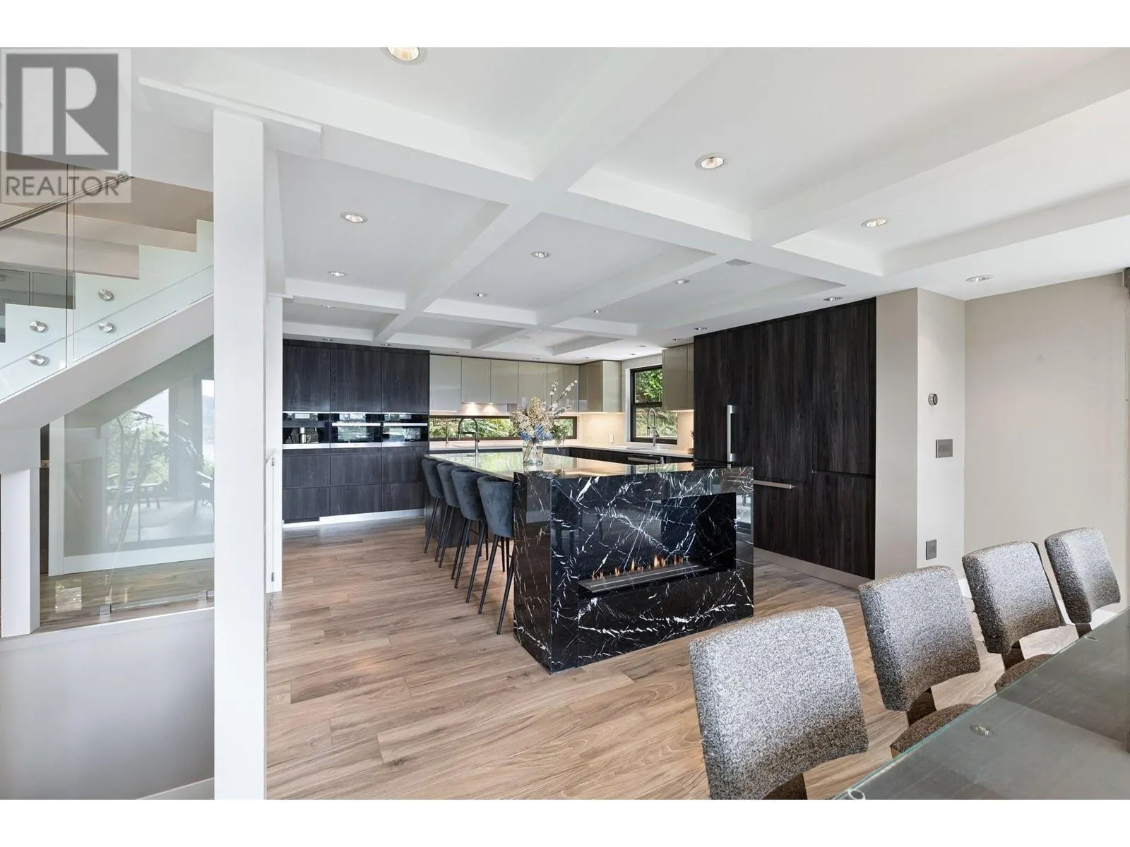 445 MOUNTAIN DRIVE