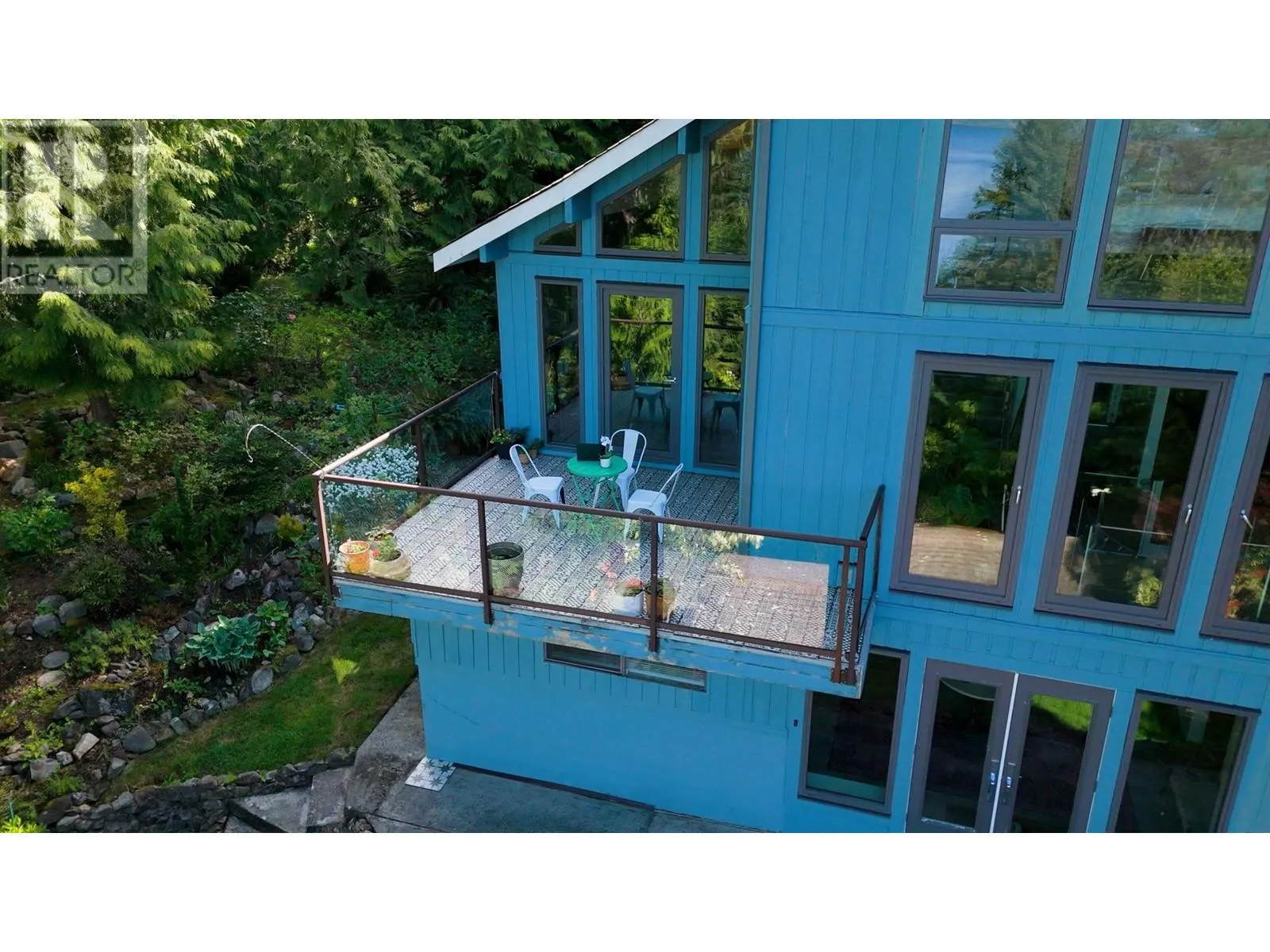 445 MOUNTAIN DRIVE