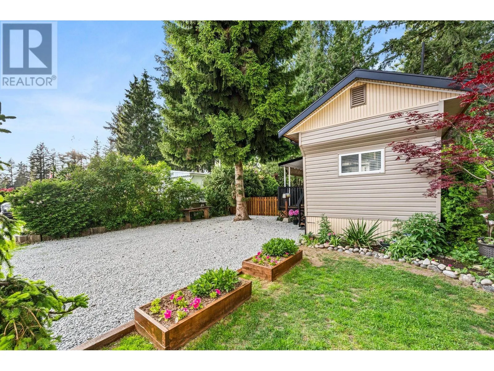 33 23325 CALVIN CRESCENT