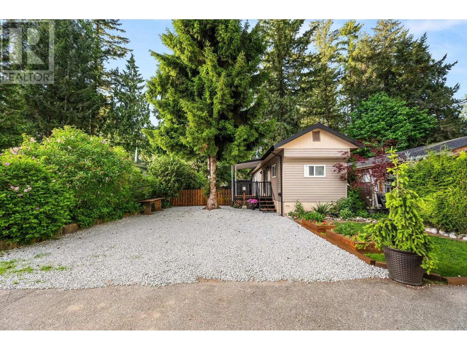33 23325 CALVIN CRESCENT