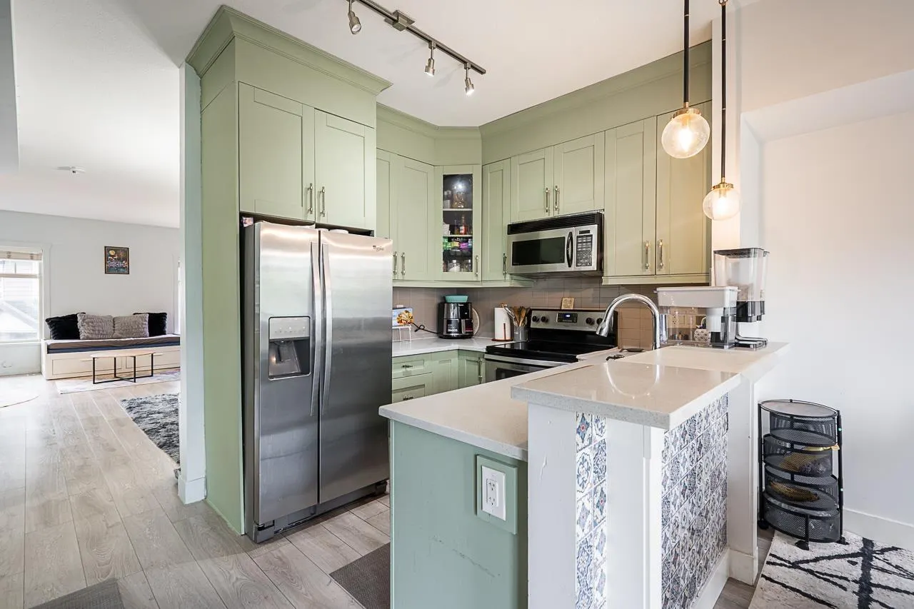 7 2950 LEFEUVRE ROAD