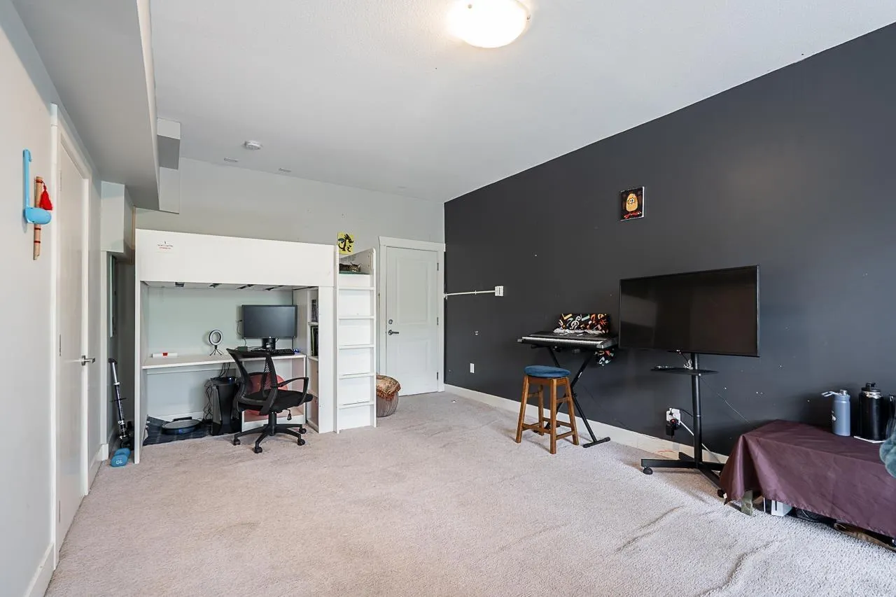 7 2950 LEFEUVRE ROAD