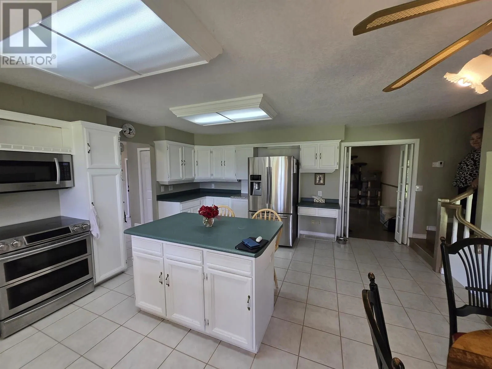 2211 E SALES ROAD
