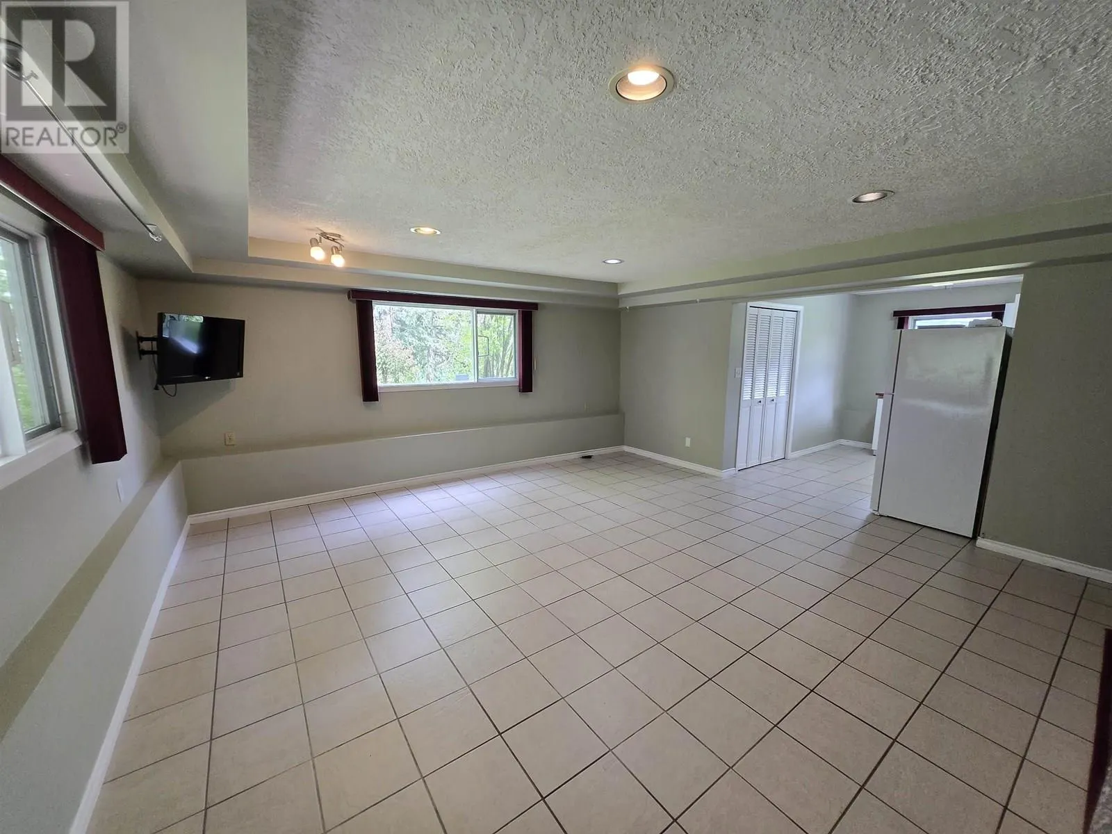 2211 E SALES ROAD