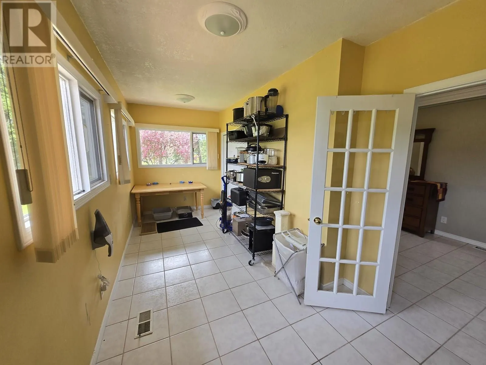 2211 E SALES ROAD