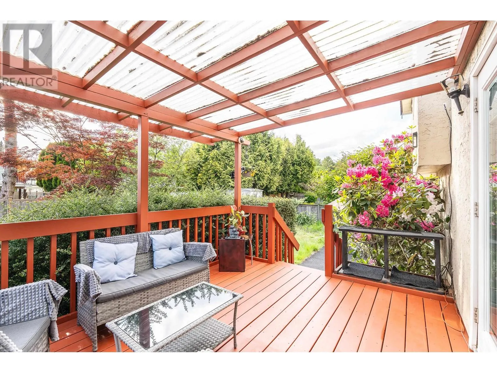 966 HOSMER COURT