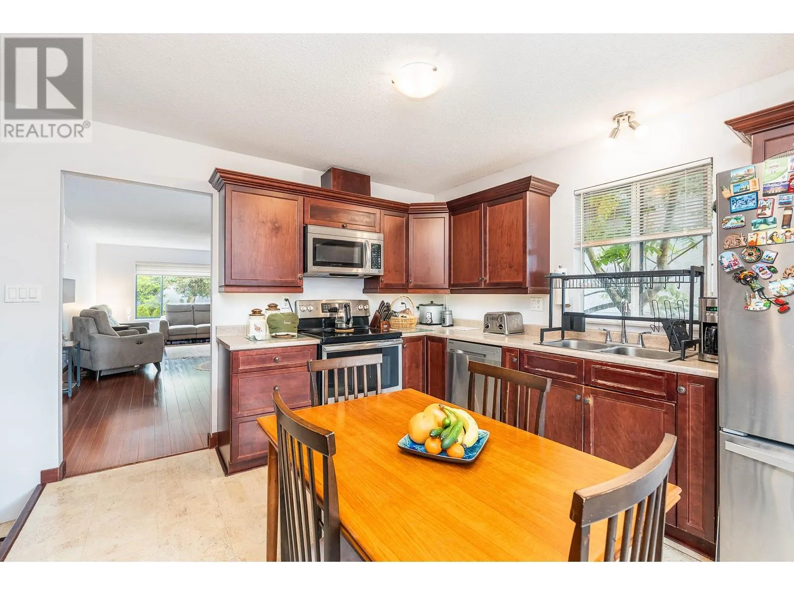 966 HOSMER COURT
