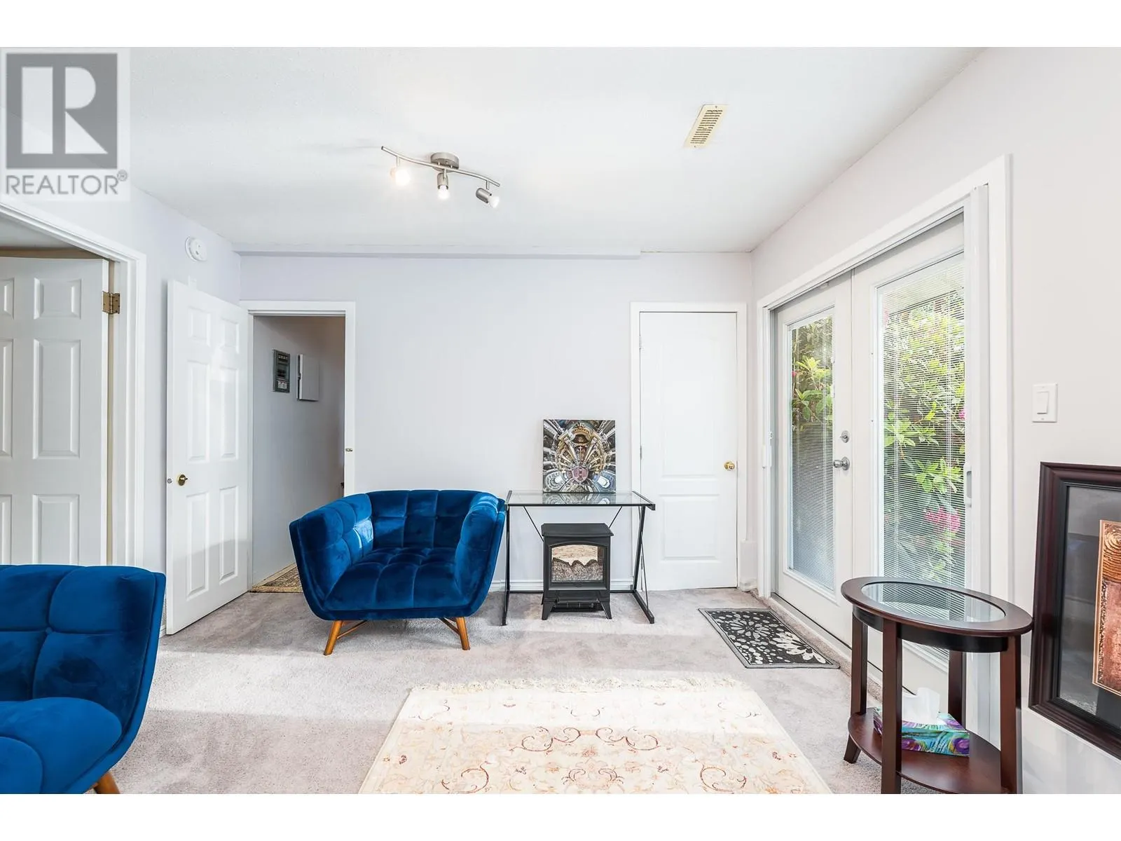 966 HOSMER COURT