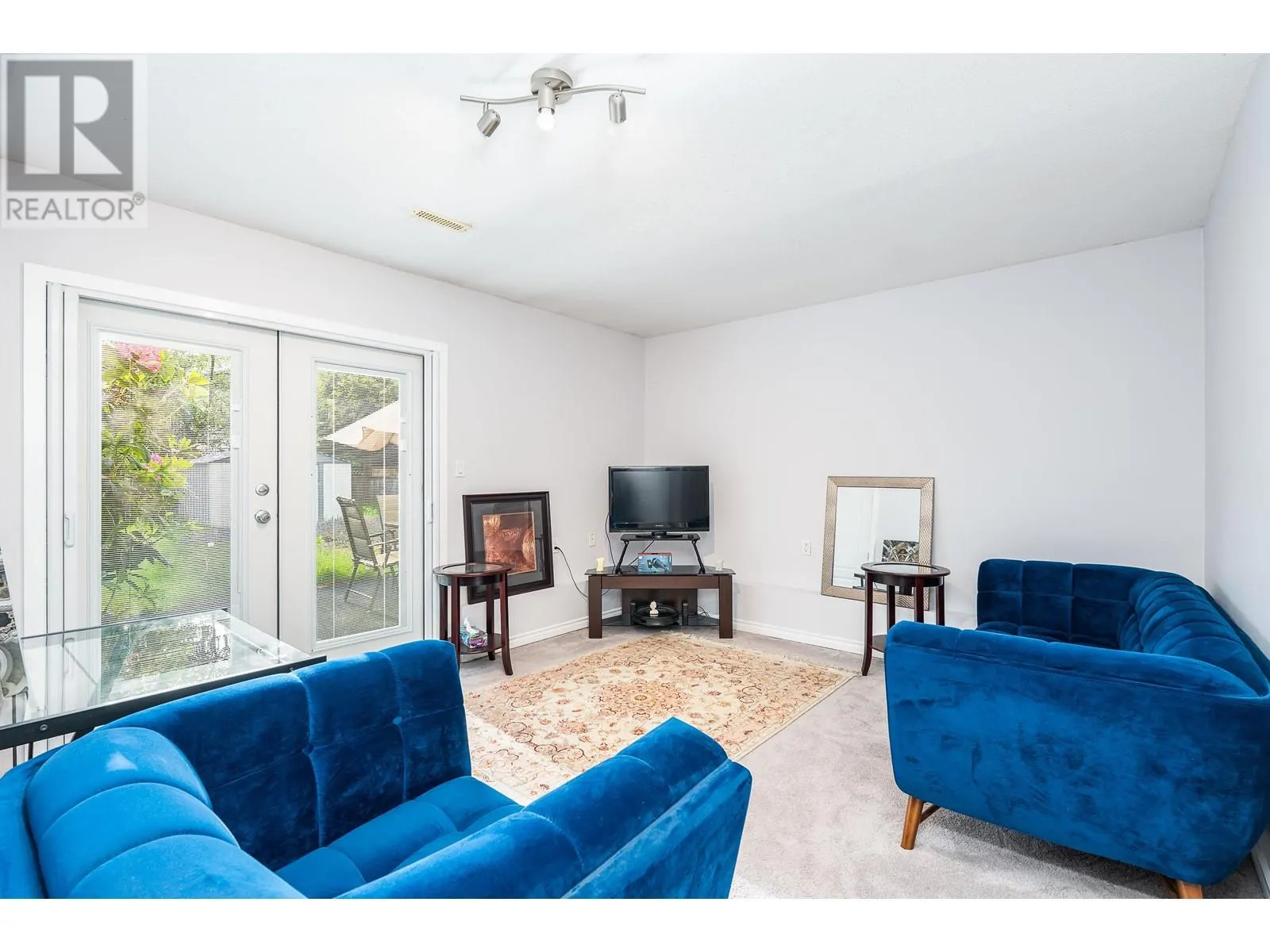 966 HOSMER COURT