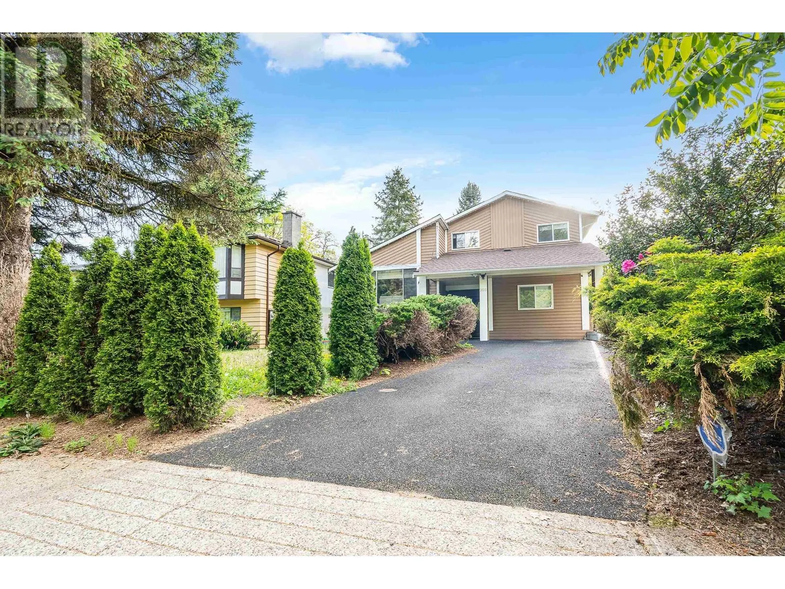 966 HOSMER COURT