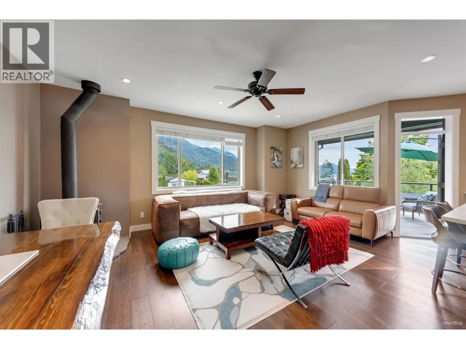 746 UPPER CRESCENT