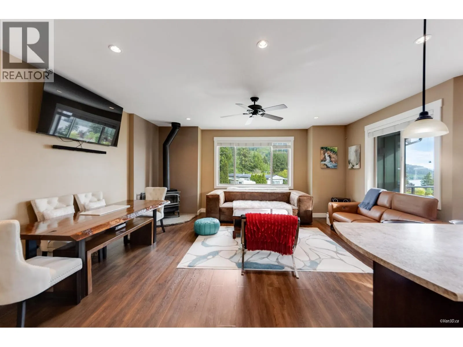 746 UPPER CRESCENT