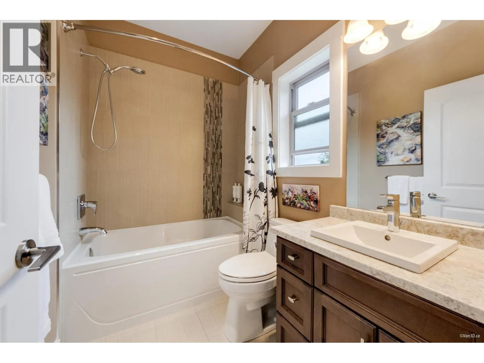 746 UPPER CRESCENT