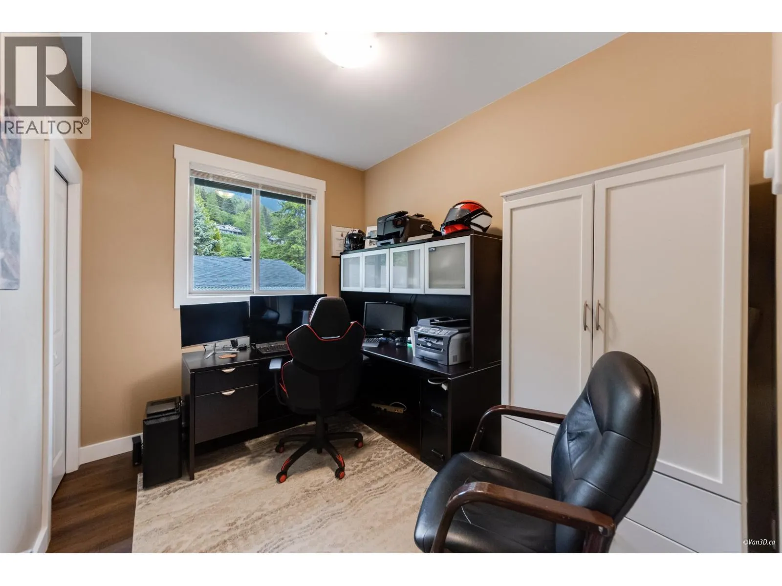 746 UPPER CRESCENT