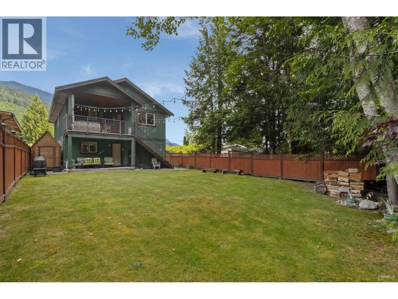 746 UPPER CRESCENT