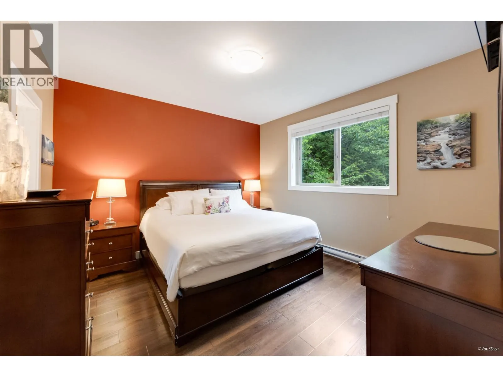 746 UPPER CRESCENT
