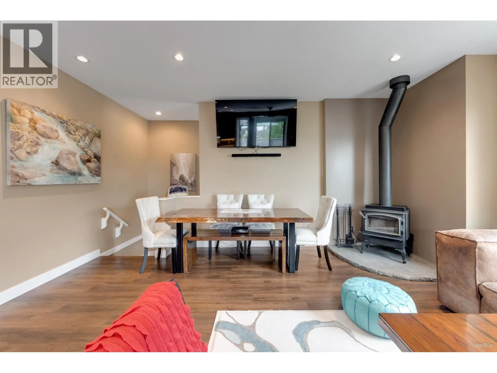 746 UPPER CRESCENT