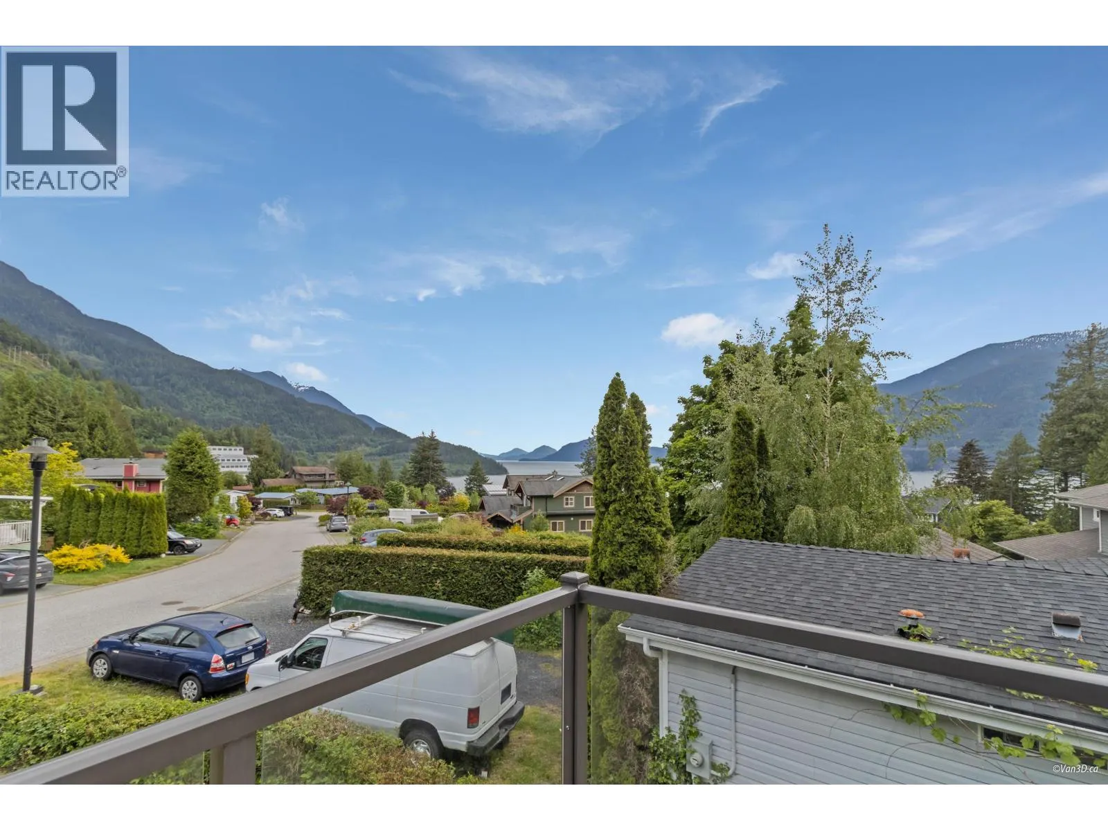 746 UPPER CRESCENT