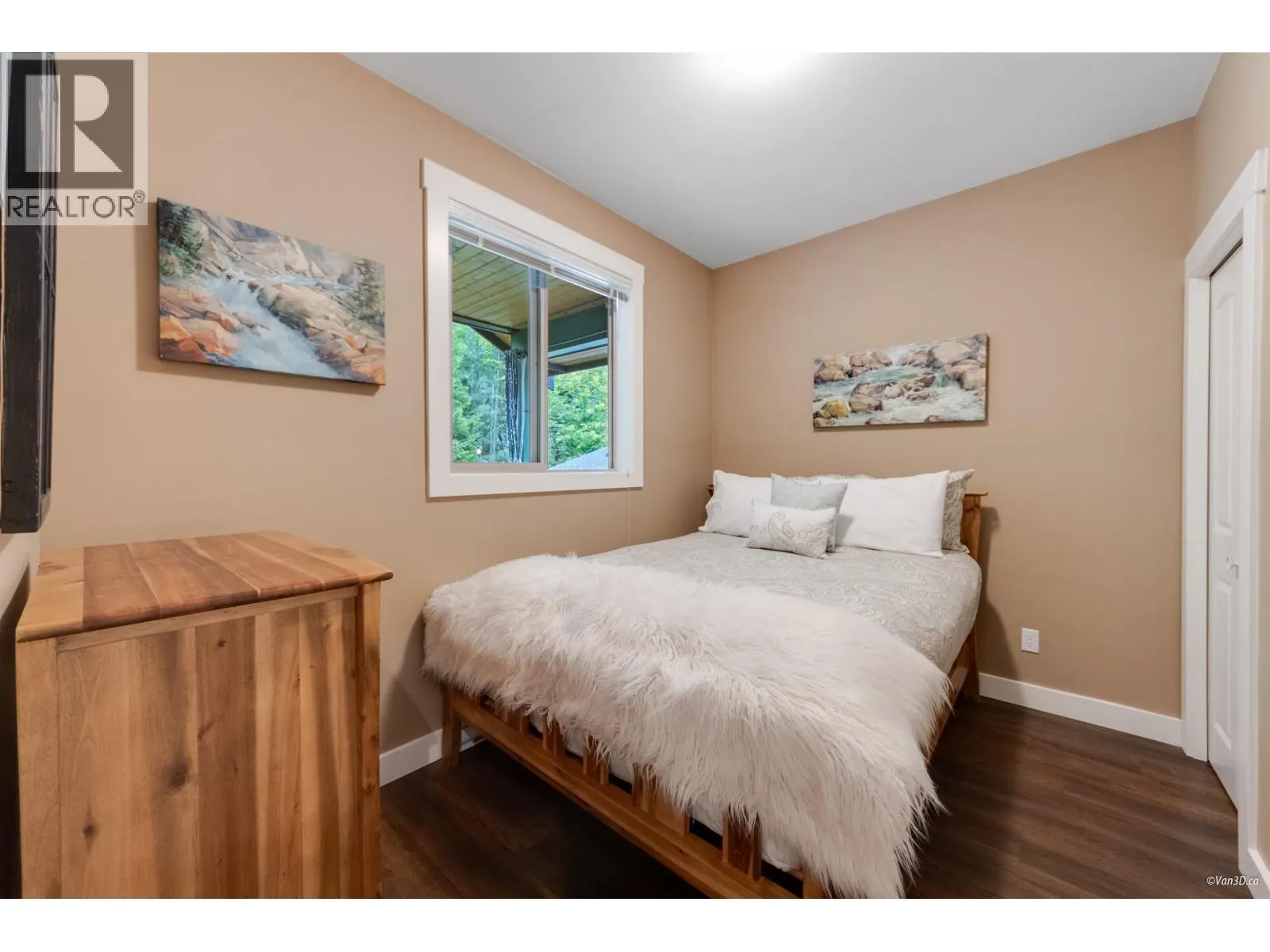 746 UPPER CRESCENT