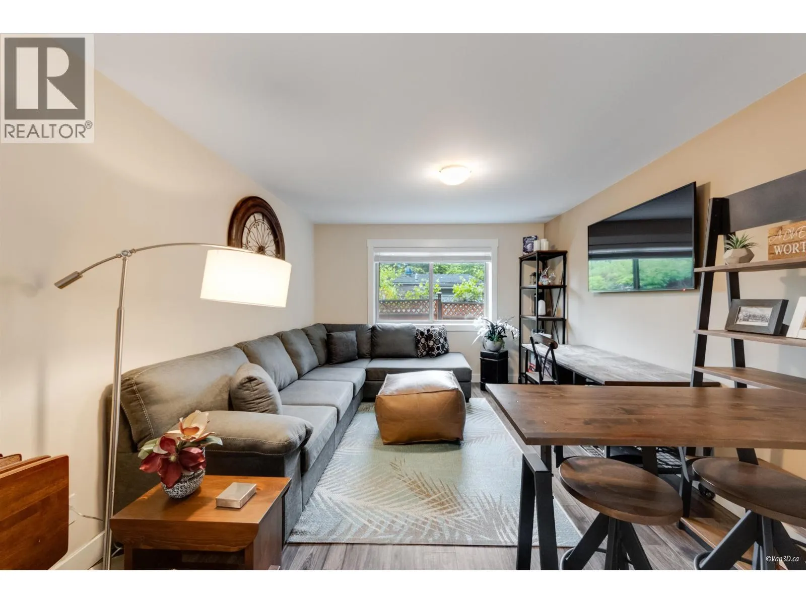 746 UPPER CRESCENT