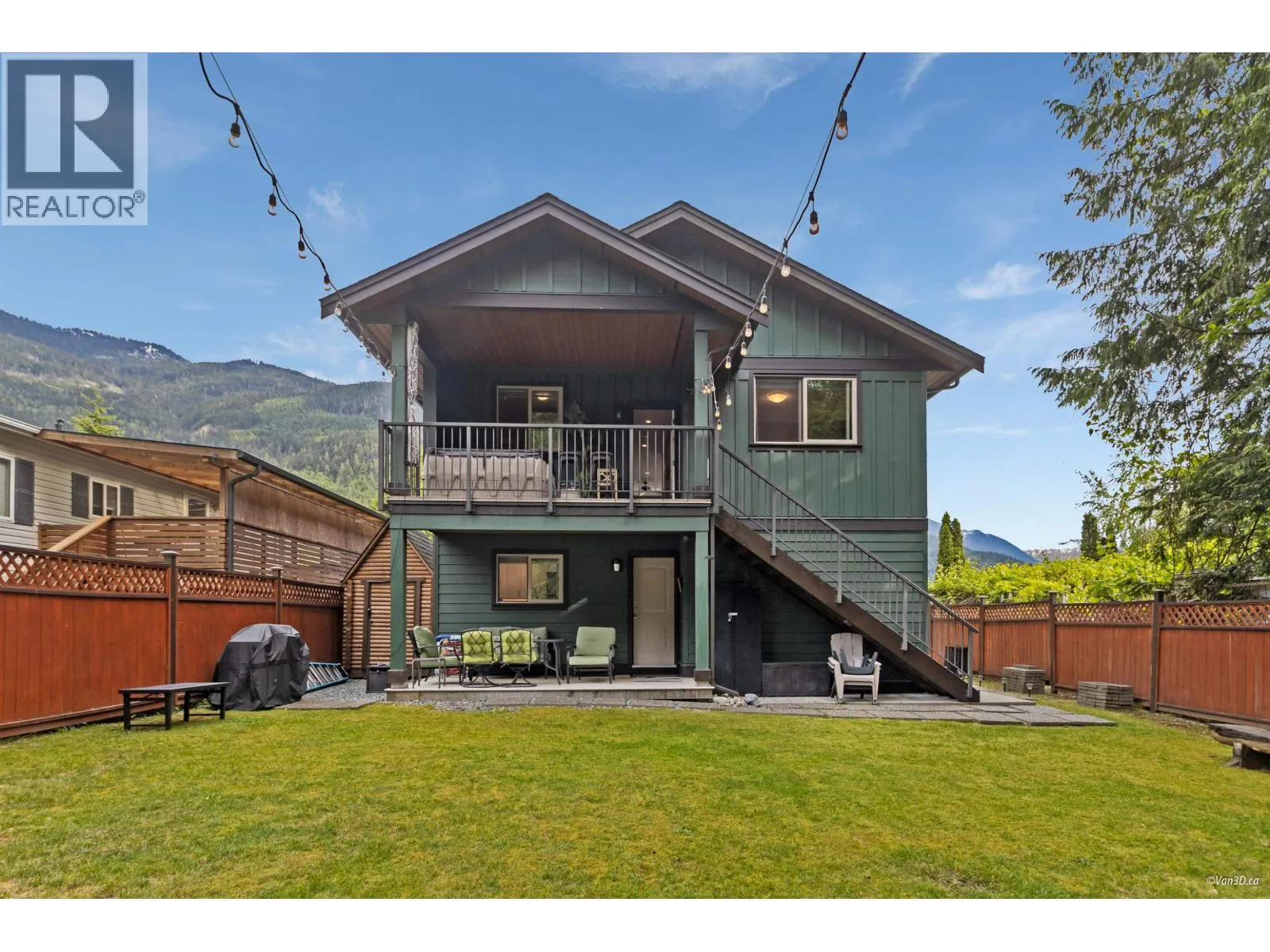 746 UPPER CRESCENT