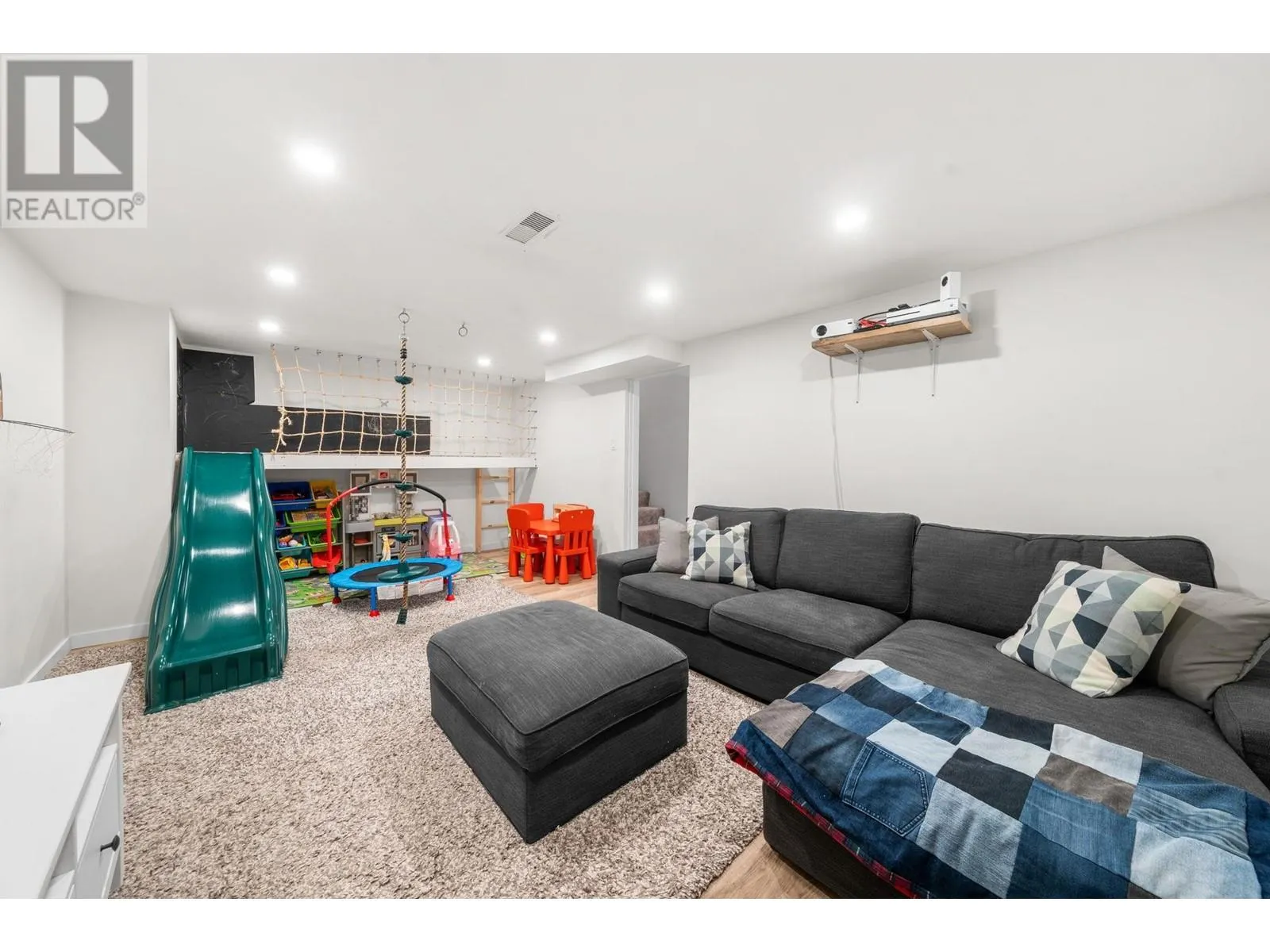 2393 MOUNTAIN HIGHWAY
