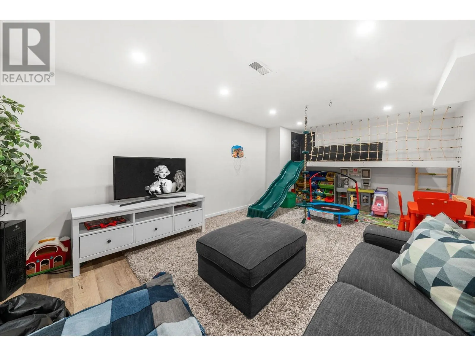 2393 MOUNTAIN HIGHWAY