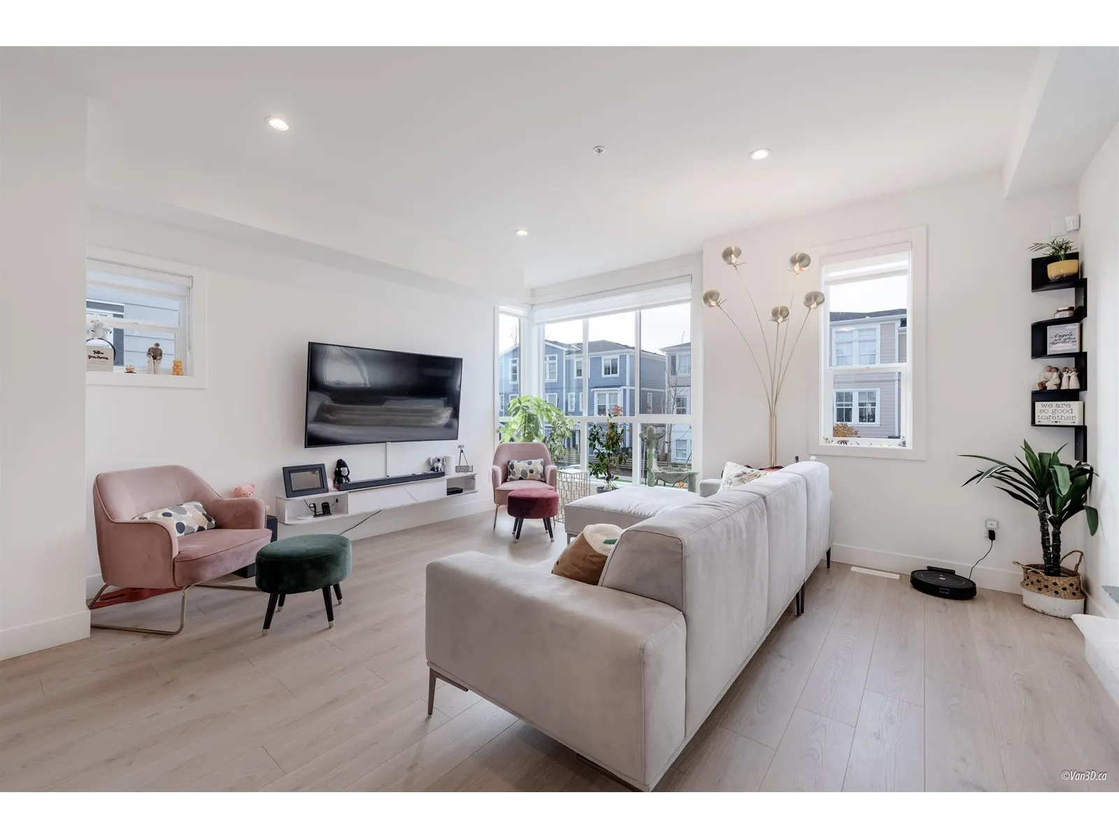 95 7670 207 STREET