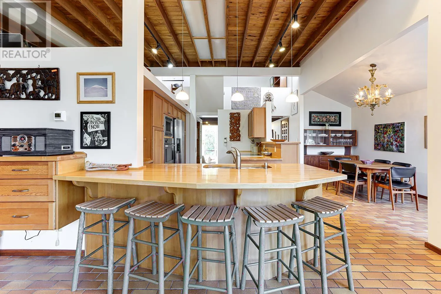 325 OCEANVIEW ROAD