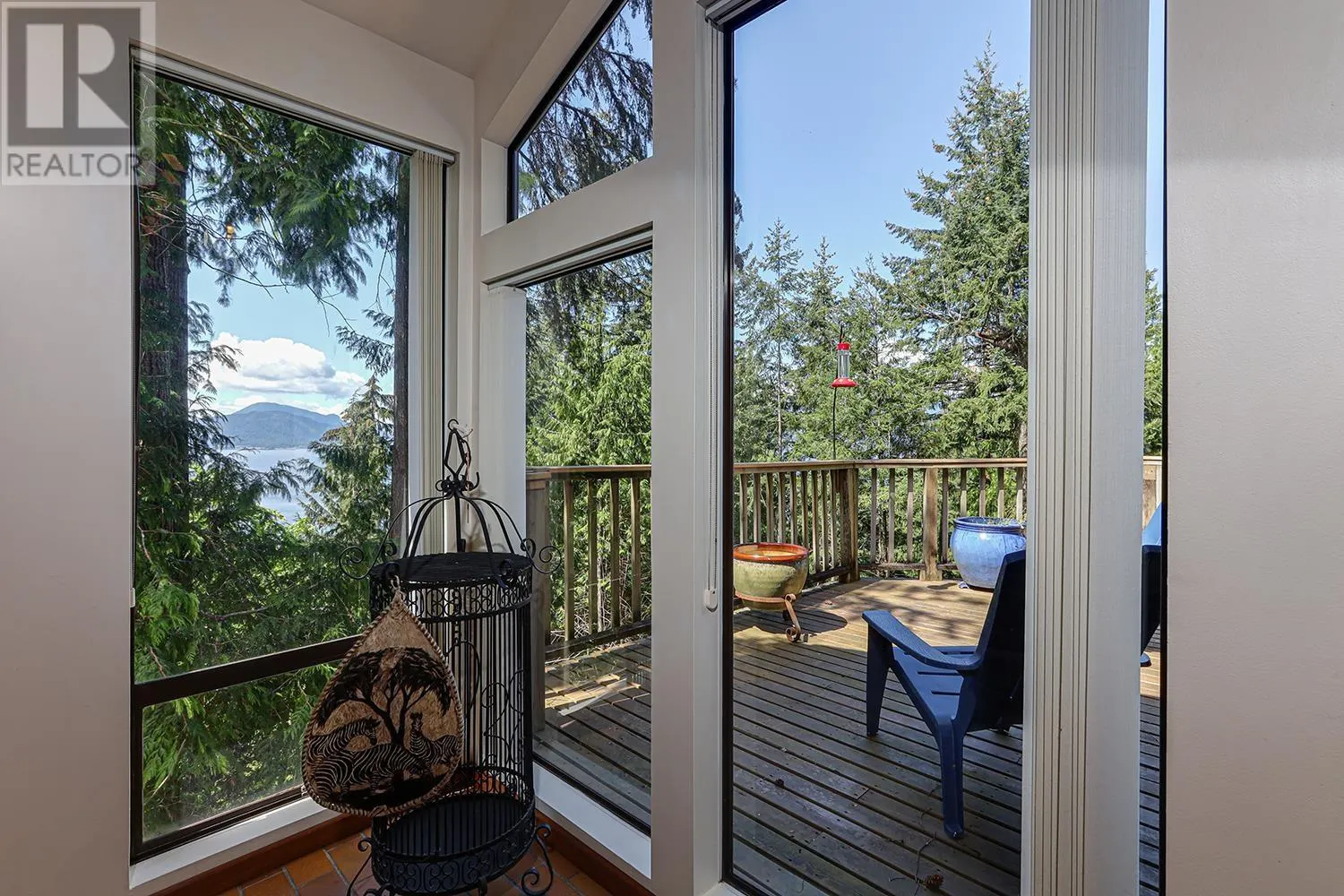 325 OCEANVIEW ROAD
