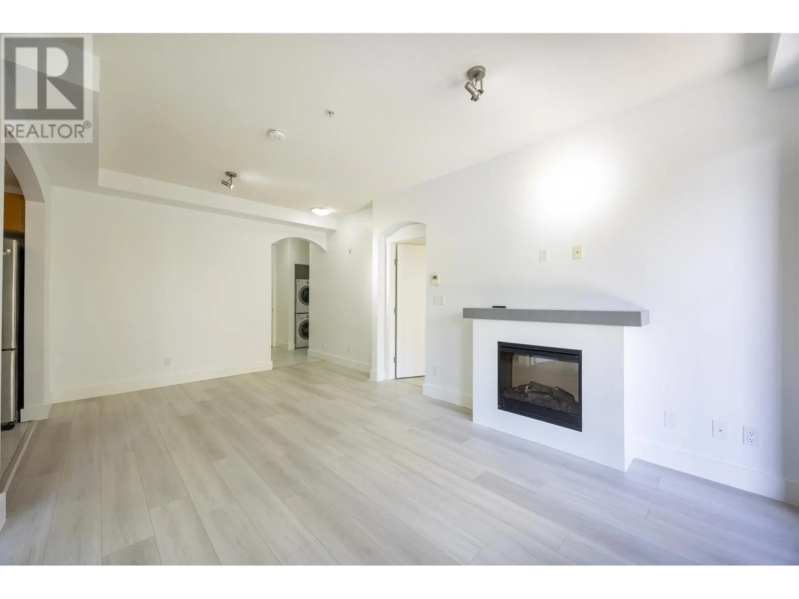 414 7488 BYRNEPARK WALK