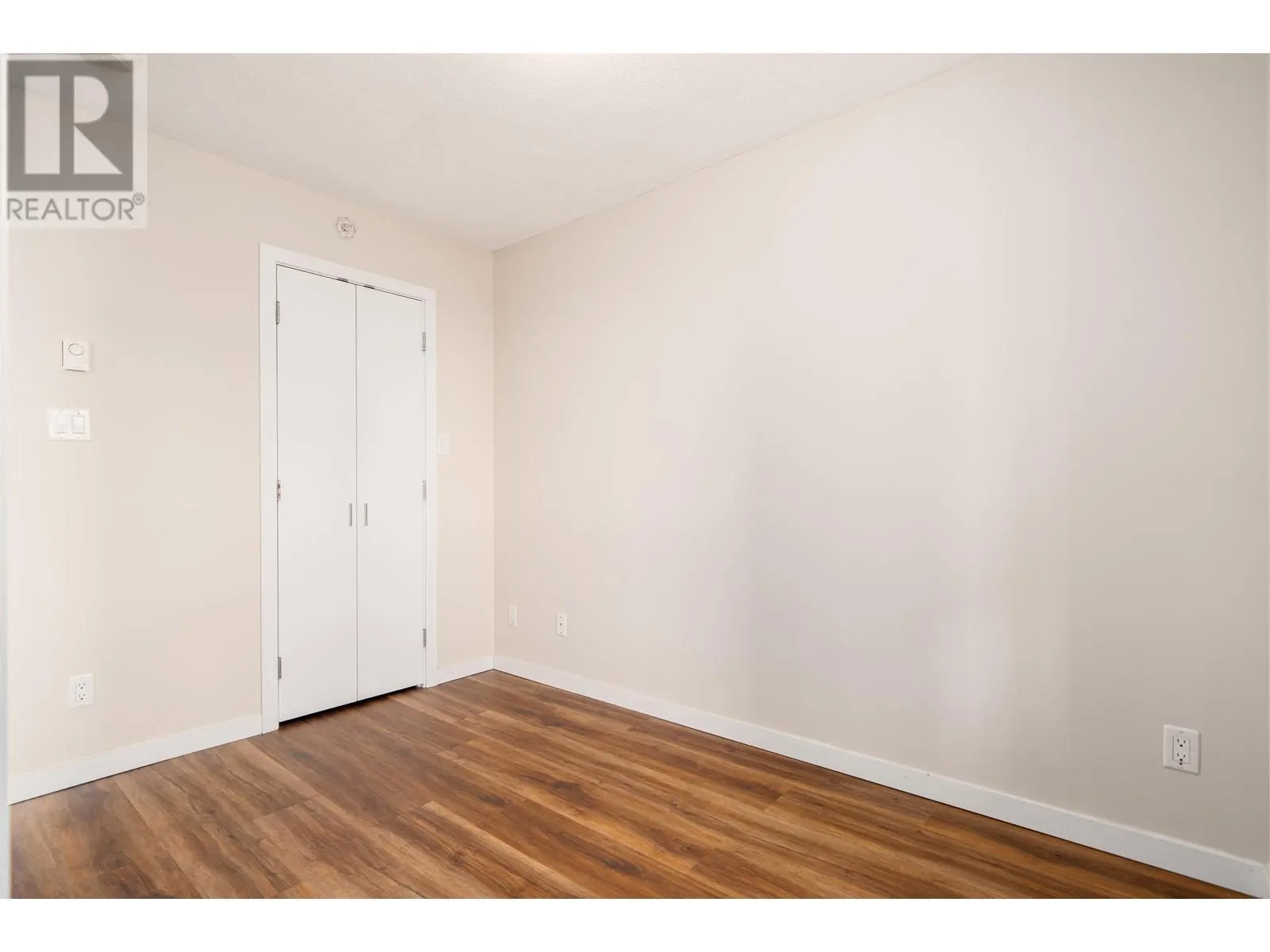 801 2200 DOUGLAS ROAD
