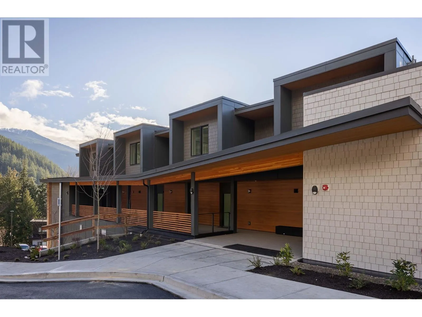 101 3405 MAMQUAM ROAD