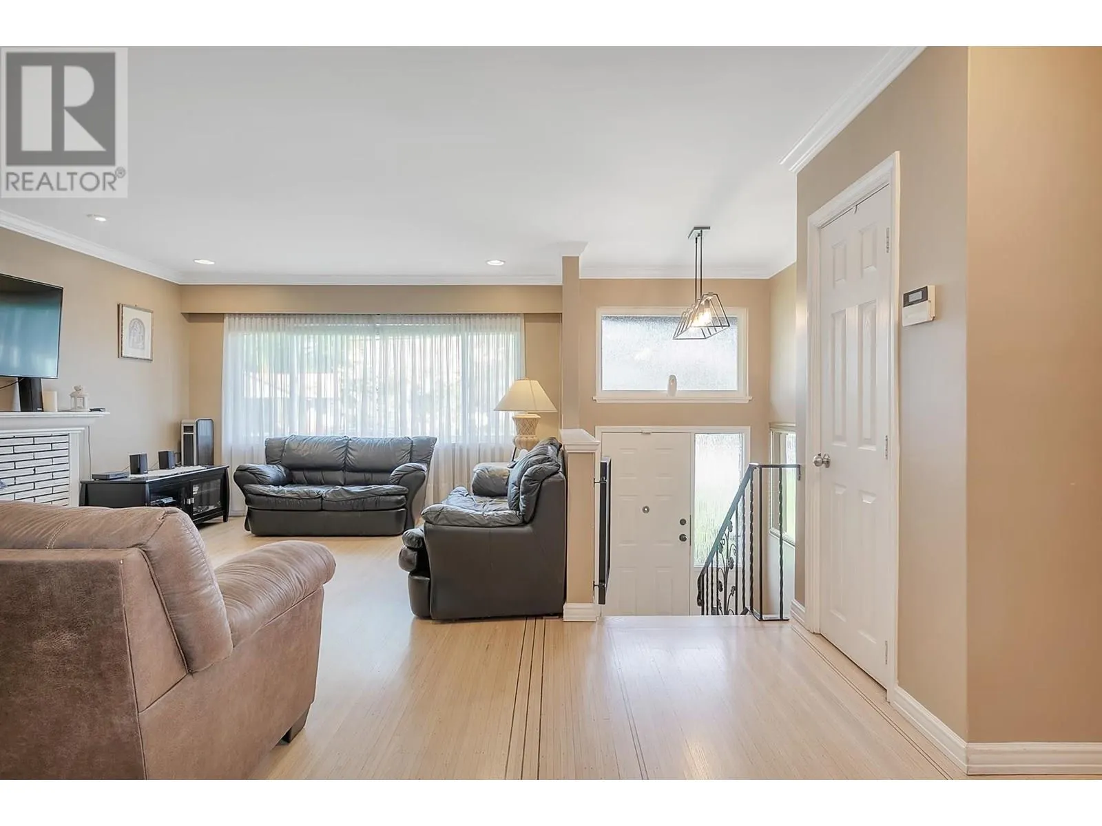 325 SEAVIEW DRIVE