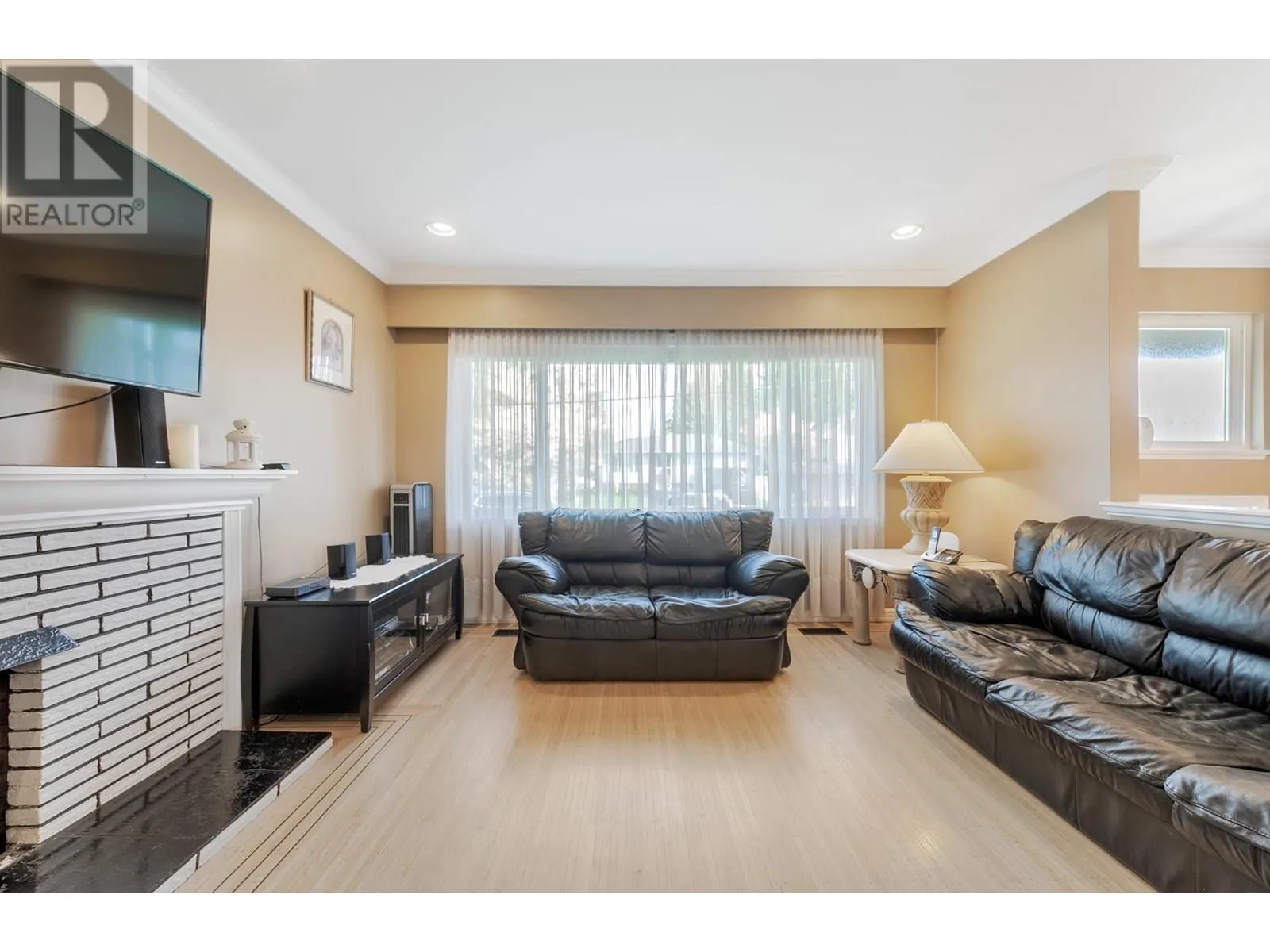 325 SEAVIEW DRIVE