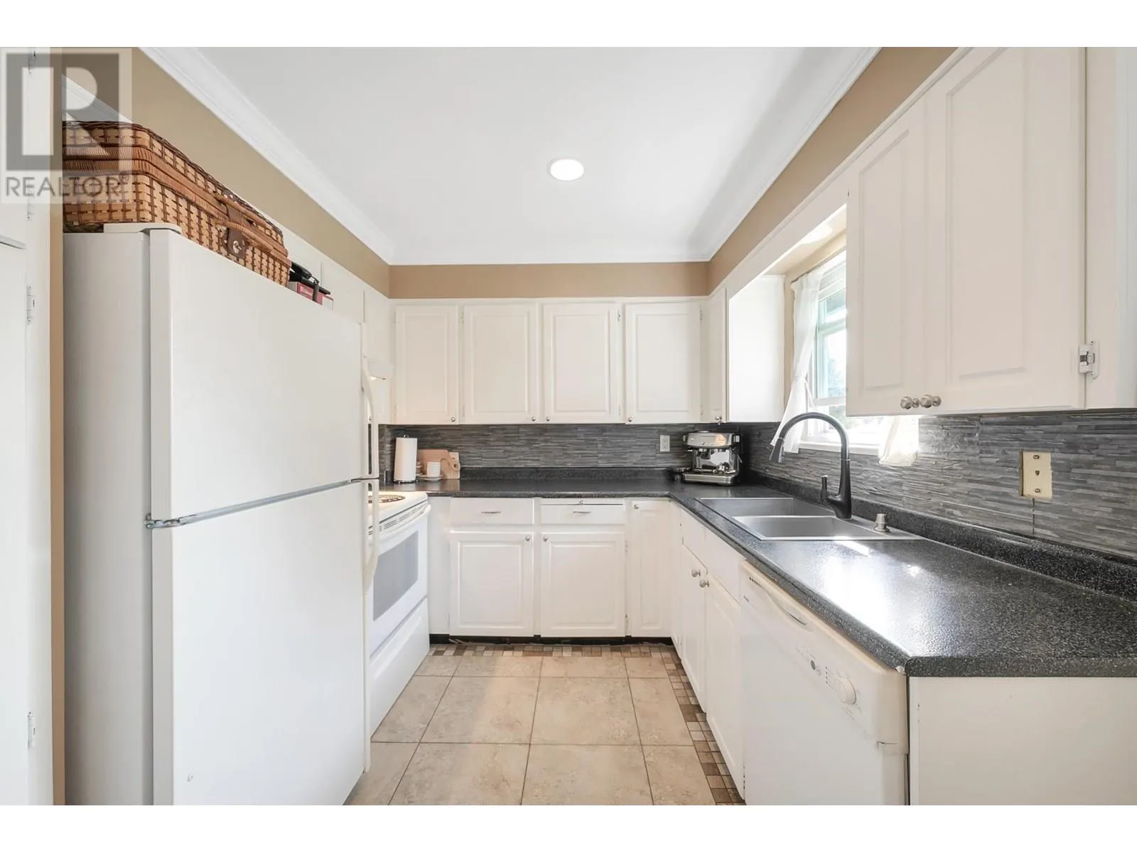 325 SEAVIEW DRIVE