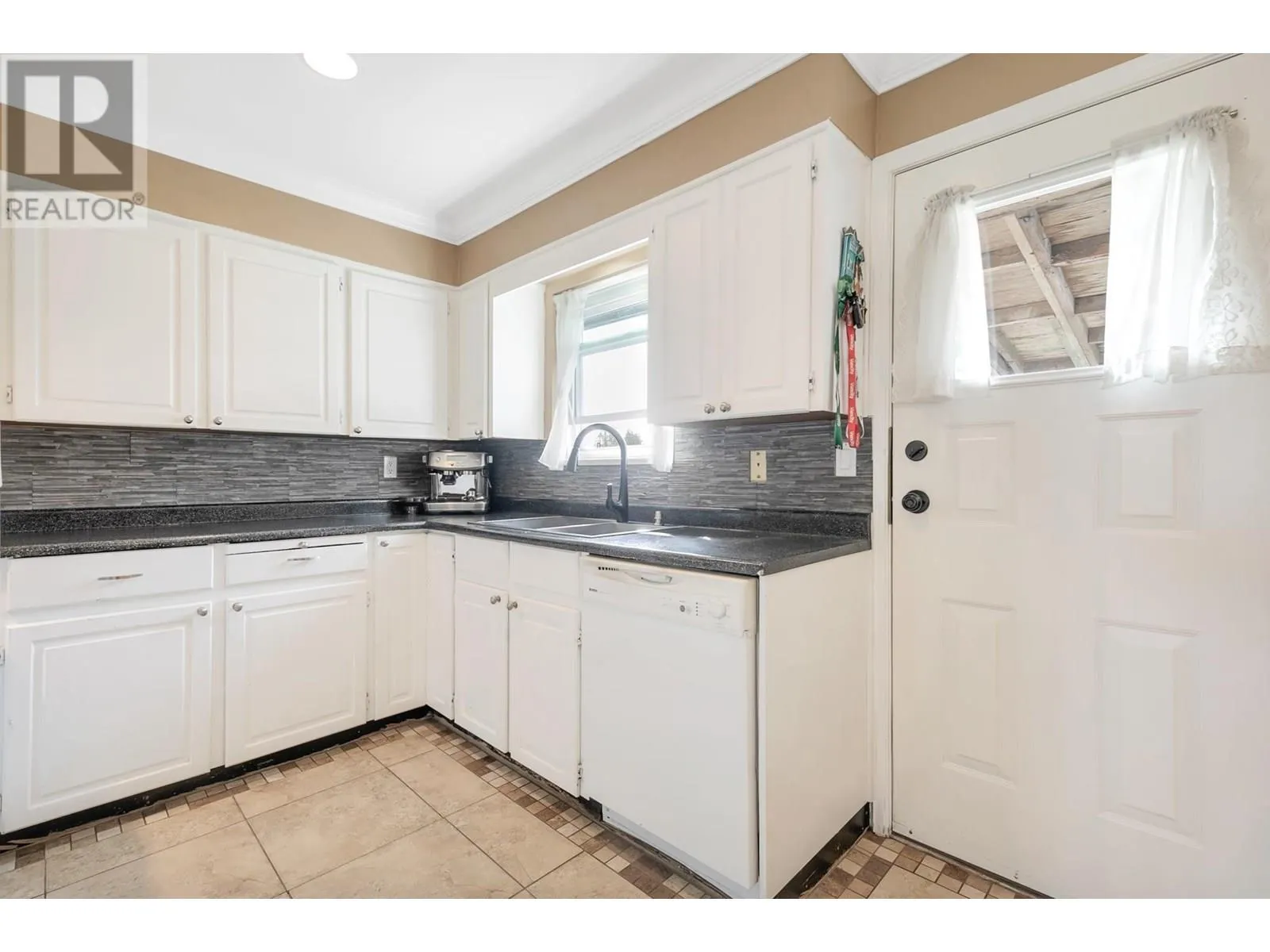 325 SEAVIEW DRIVE