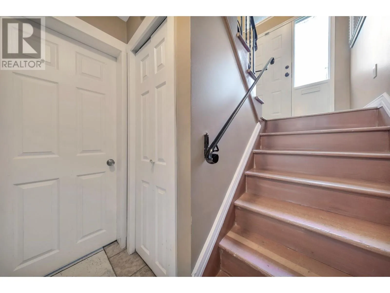 325 SEAVIEW DRIVE
