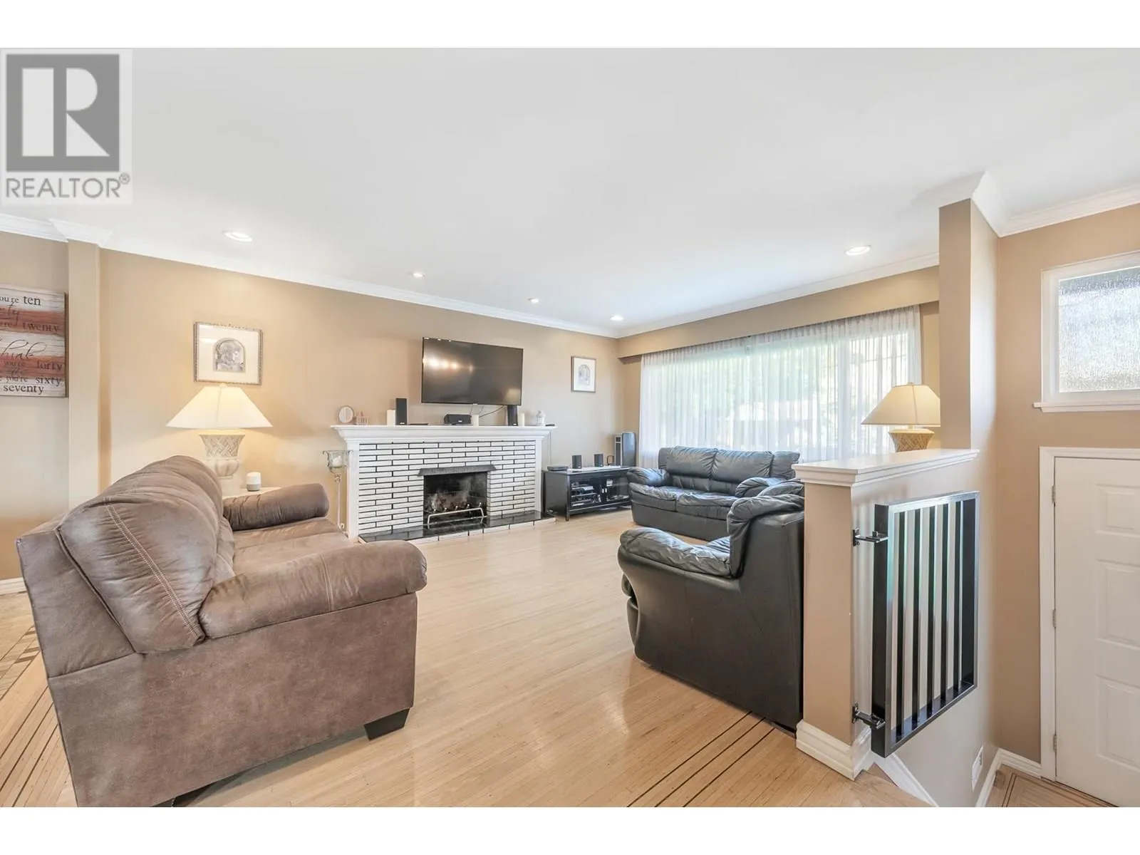 325 SEAVIEW DRIVE