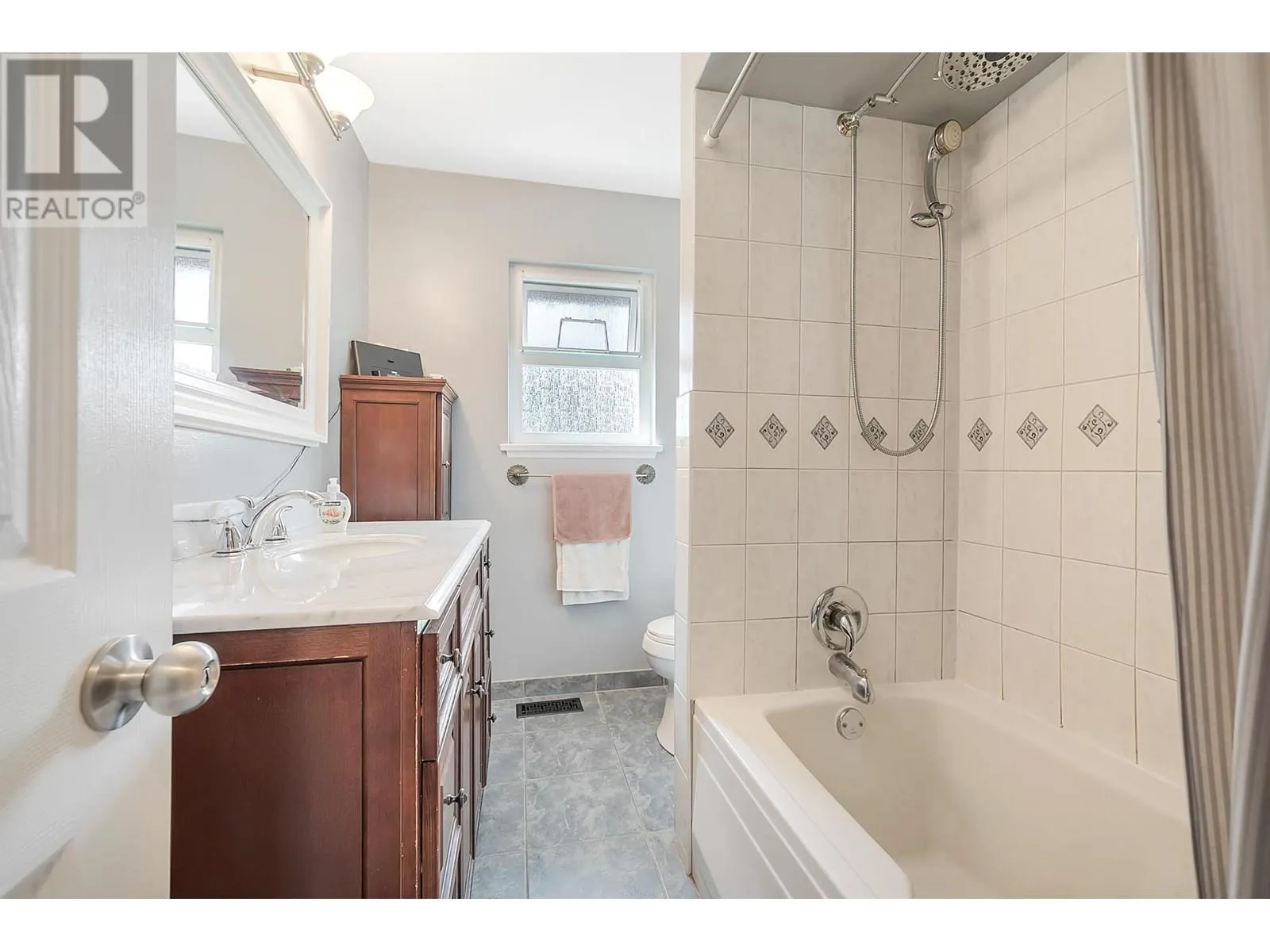 325 SEAVIEW DRIVE