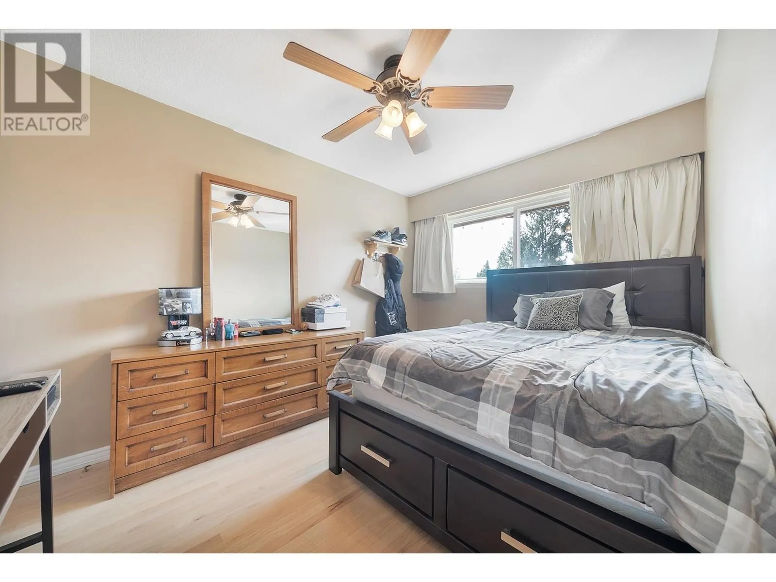 325 SEAVIEW DRIVE