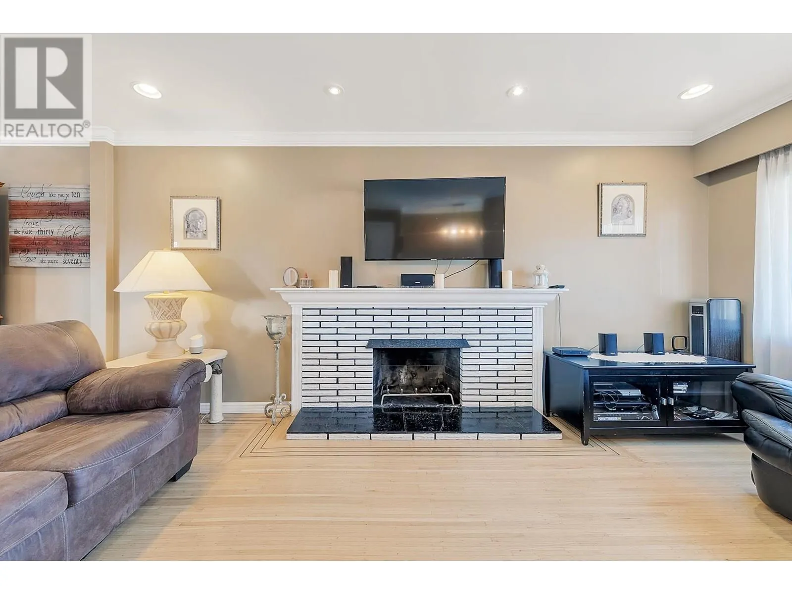 325 SEAVIEW DRIVE