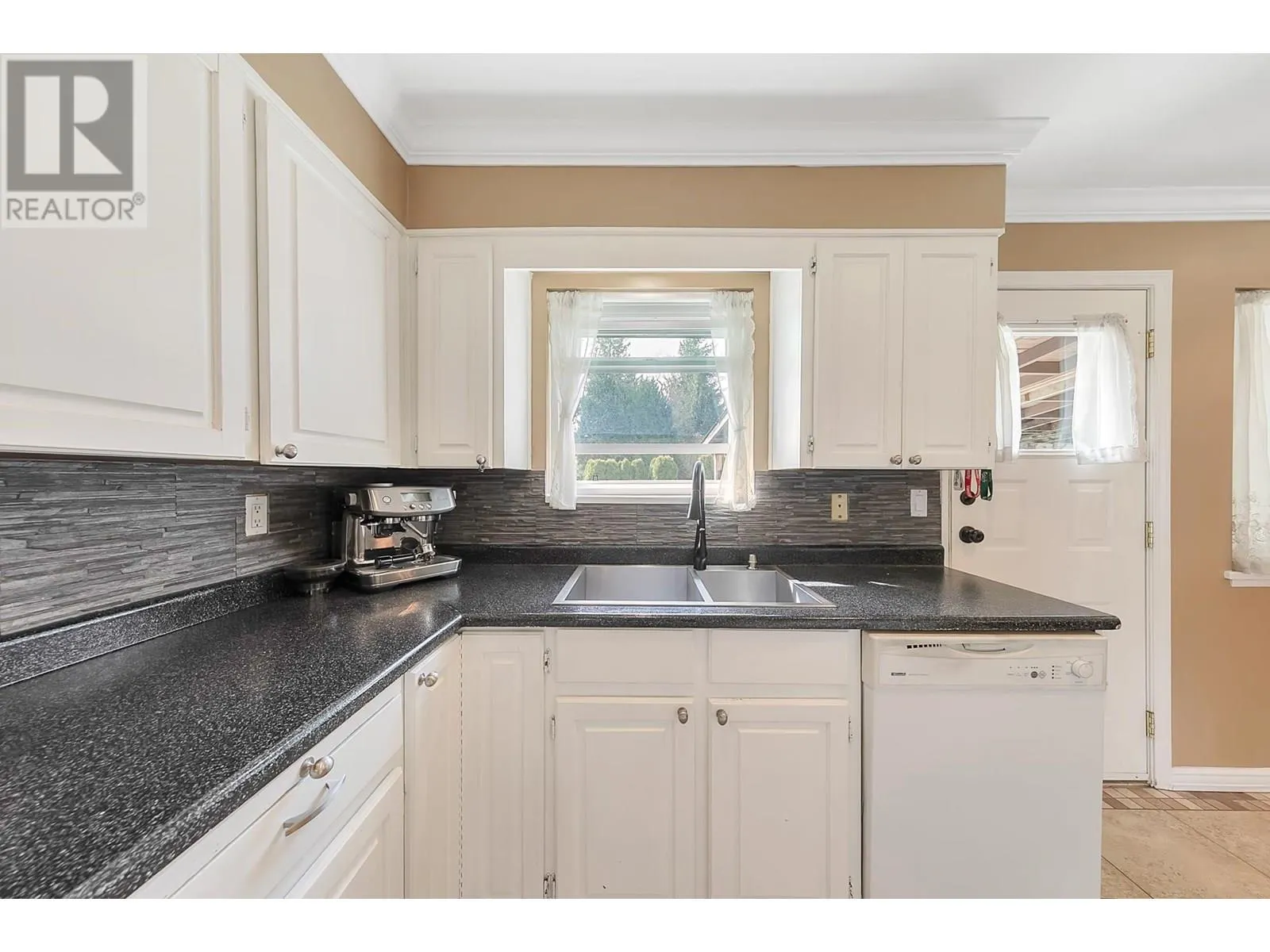 325 SEAVIEW DRIVE