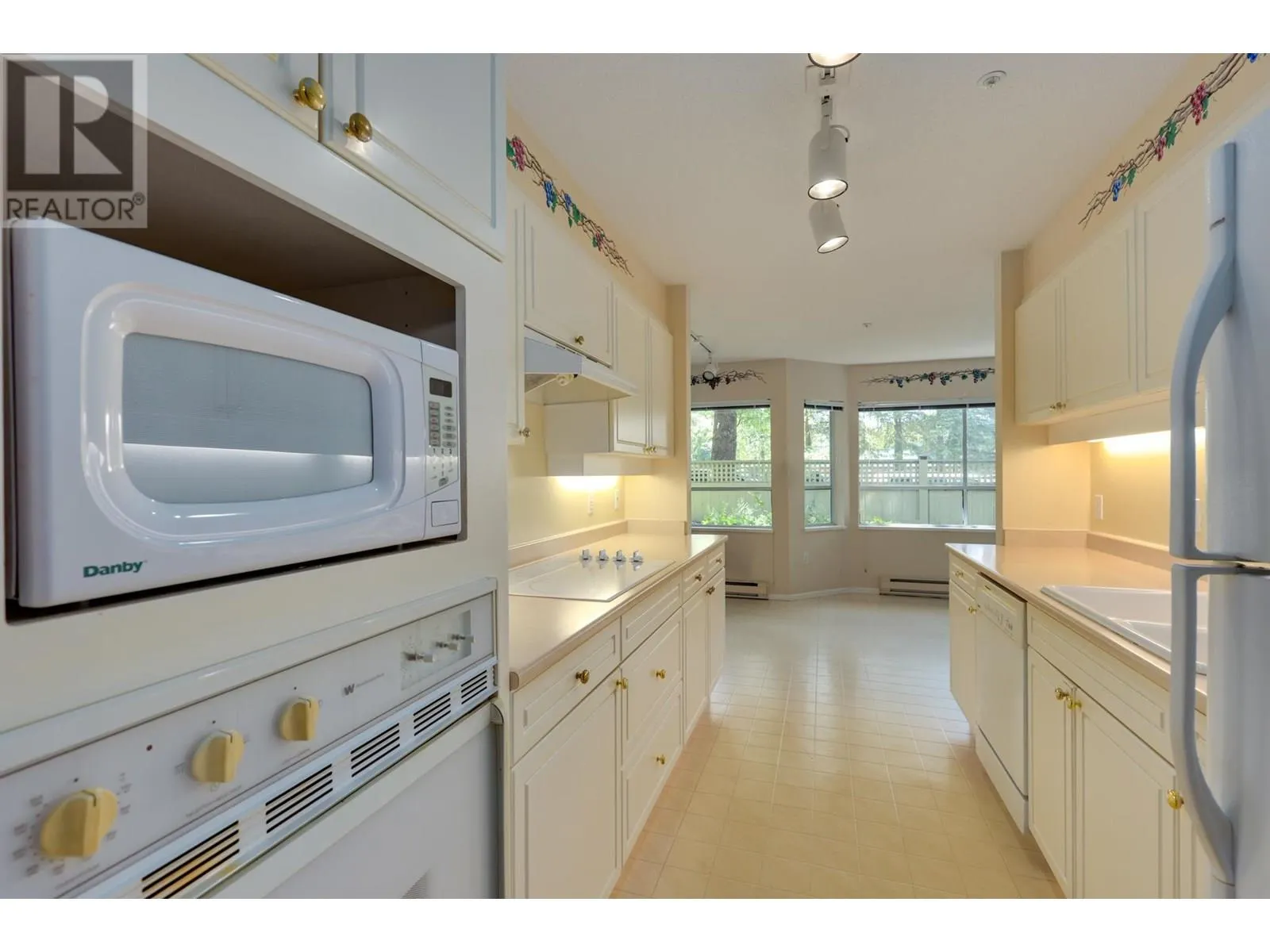 104 3690 BANFF COURT