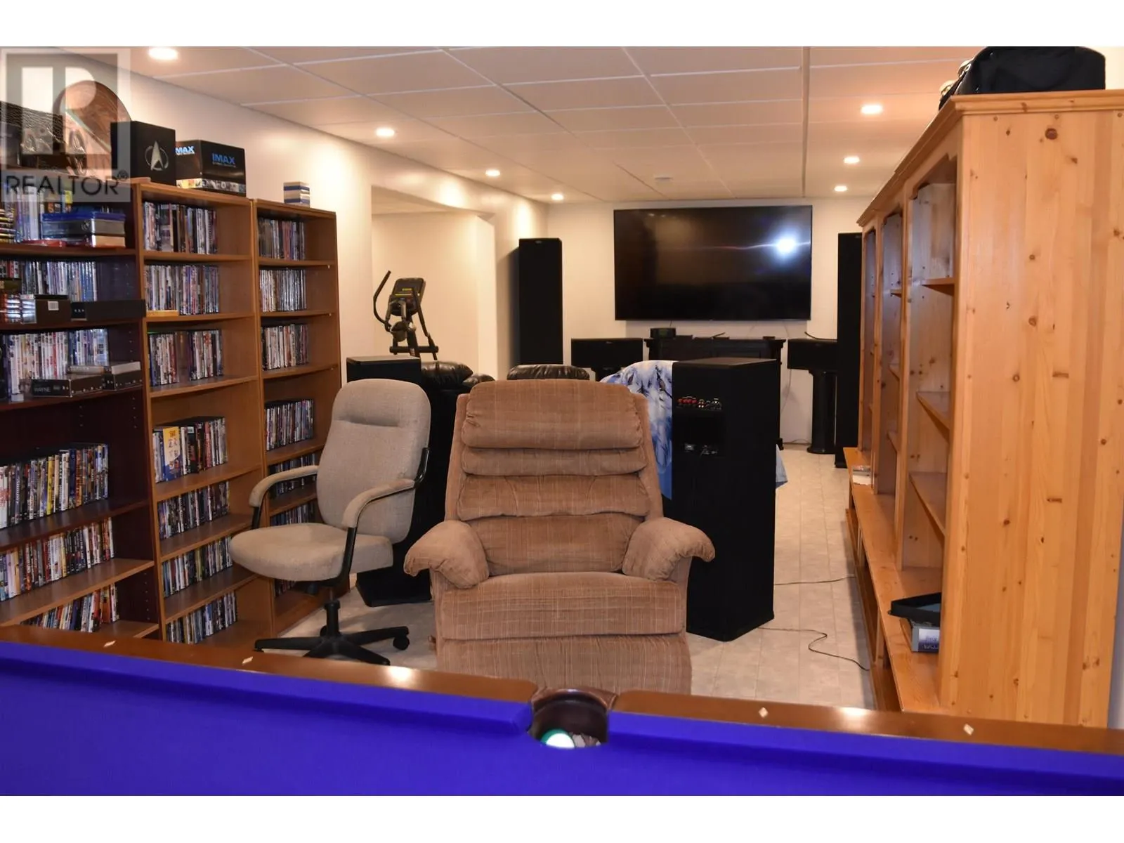 1531 BEACH CRESCENT