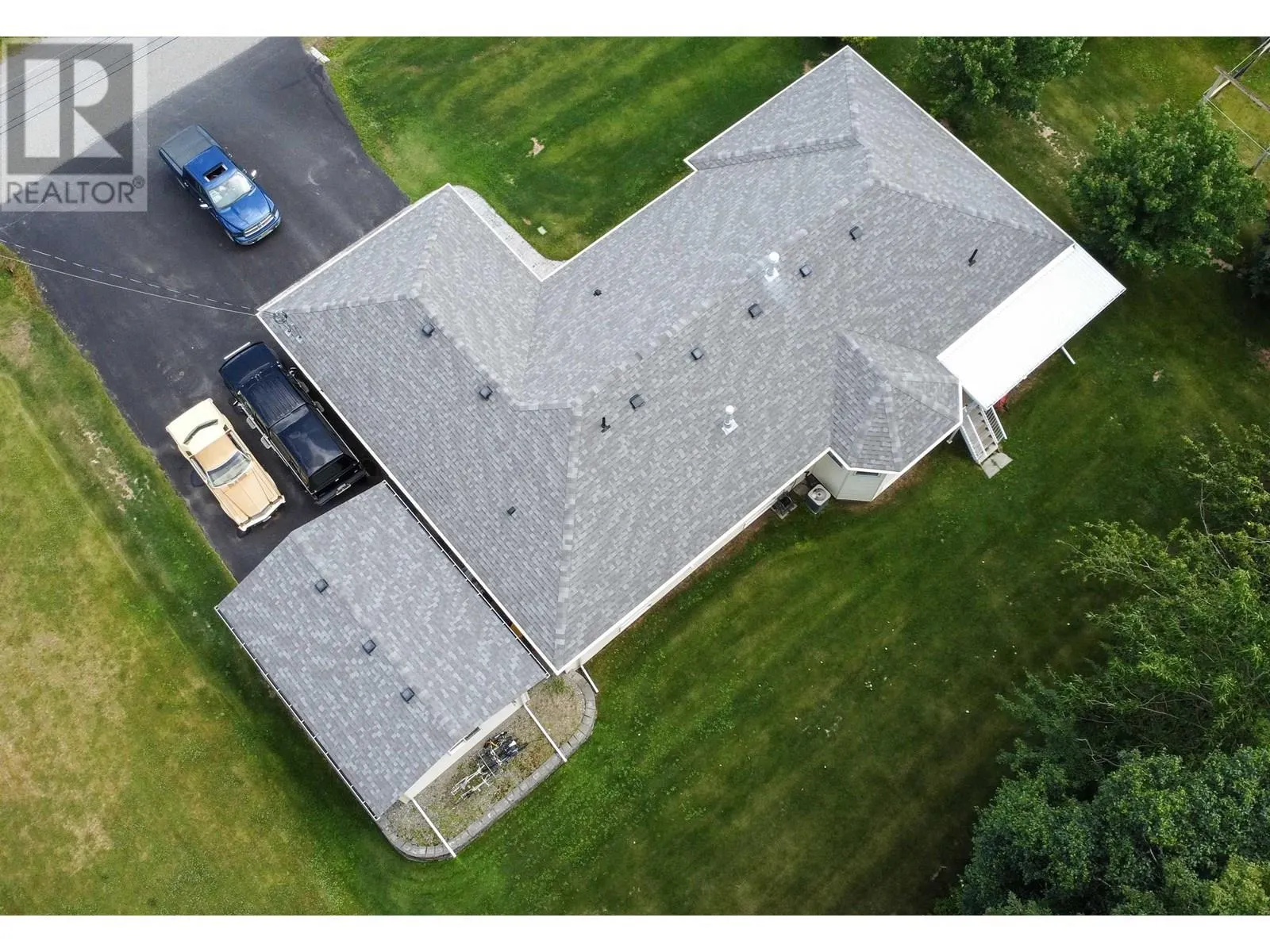 1531 BEACH CRESCENT