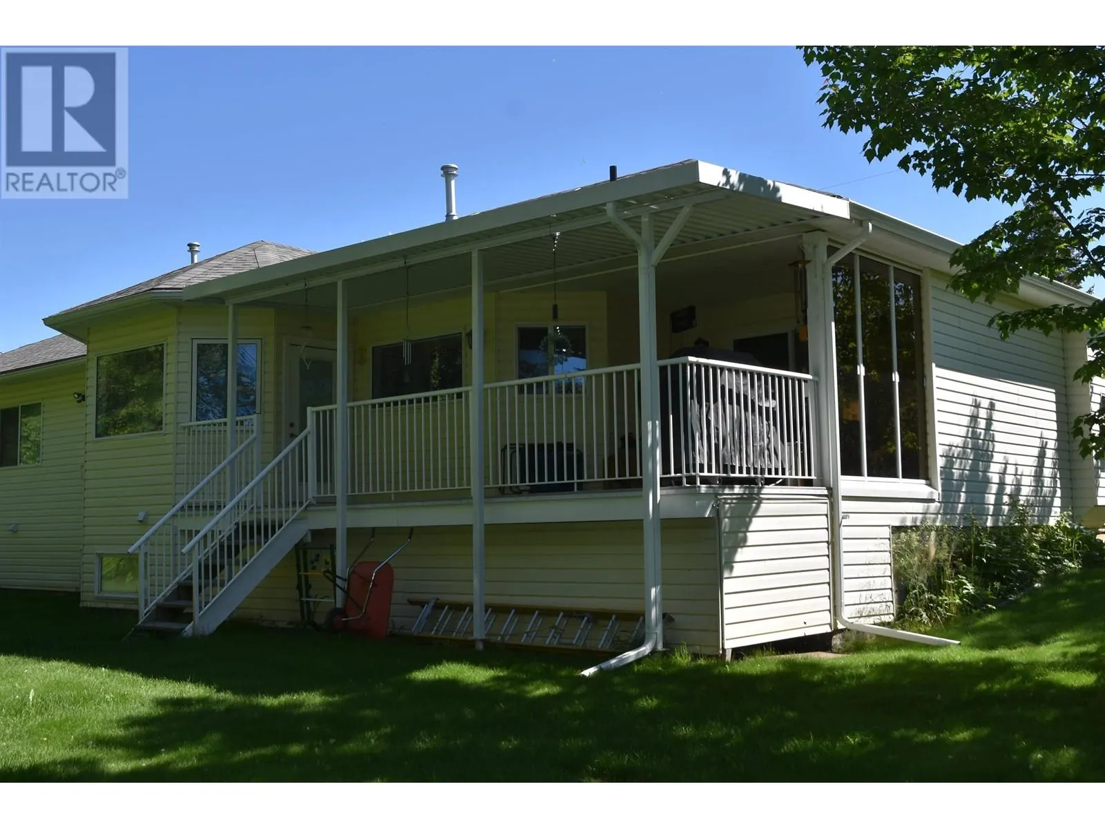 1531 BEACH CRESCENT