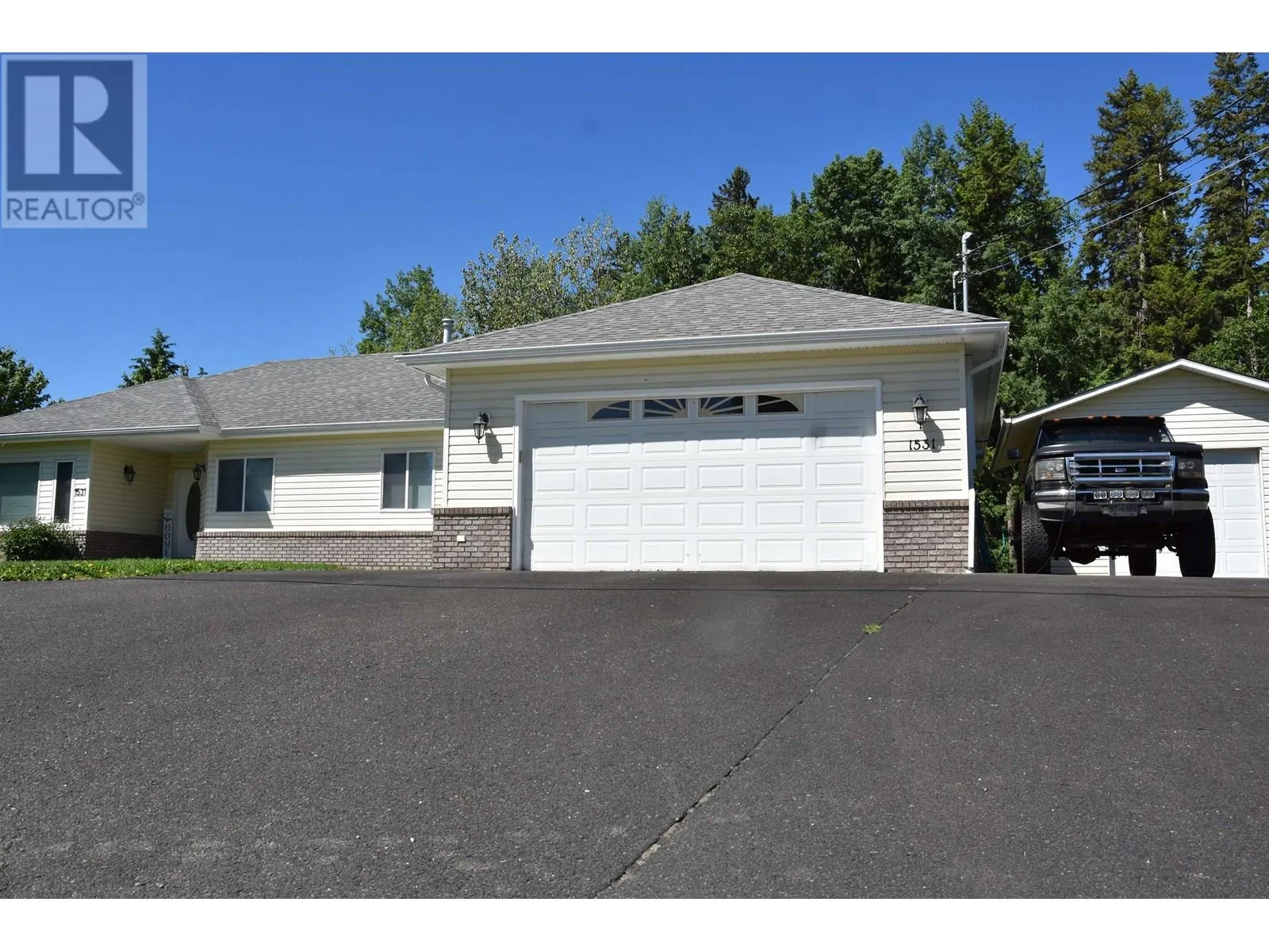 1531 BEACH CRESCENT